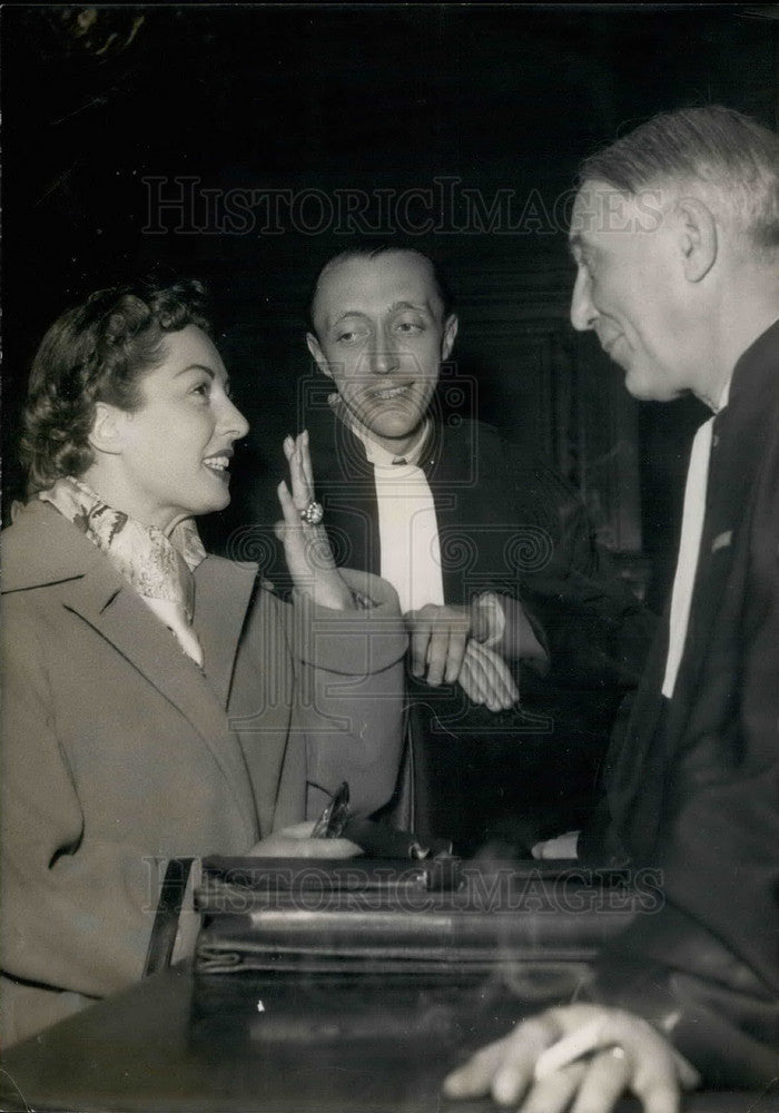 1953 French screen star Viviane Romane and atty-Historic Images