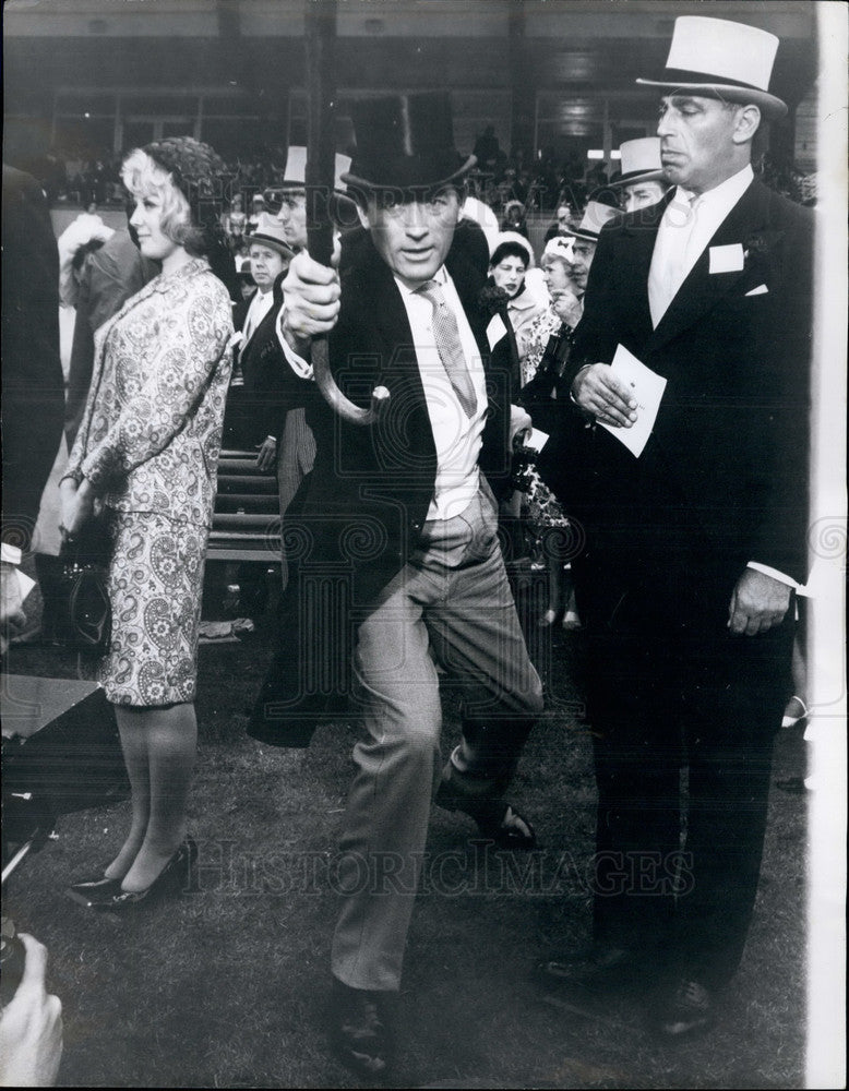 1965 Actor Gregory Peck Wields His Umbrella Like A Rapier - Historic Images