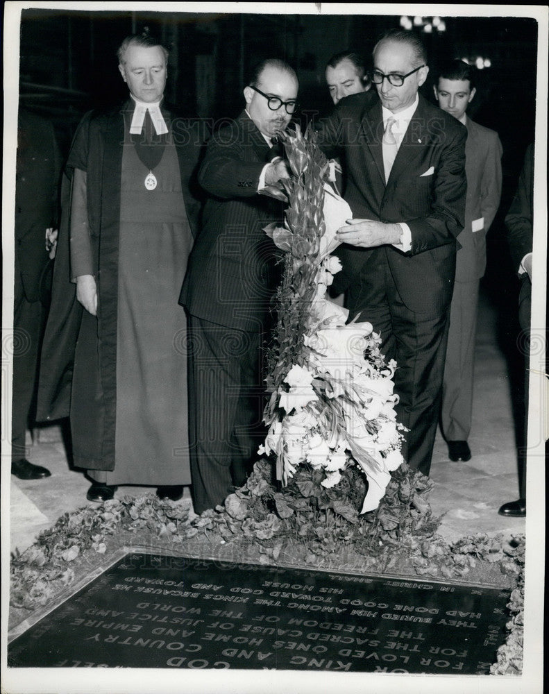 Argentine President Frondizi at Tomb of the Unknown Warrior, England - Historic Images