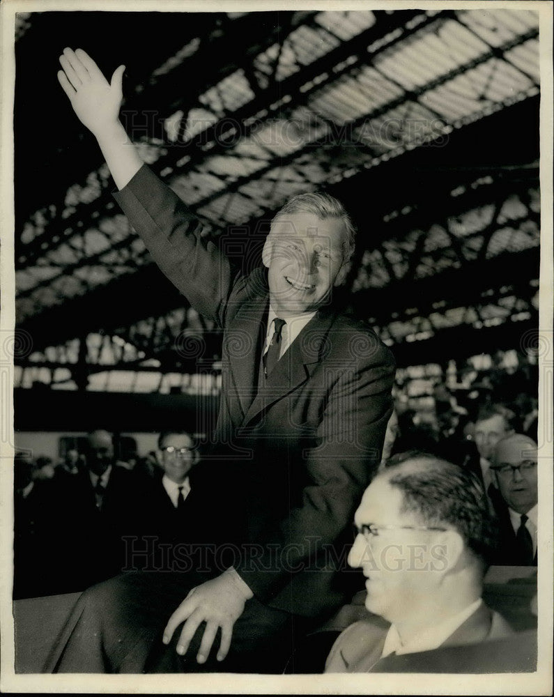 1958 Dr. Vivian Fuchs waves at Waterloo Station - Historic Images