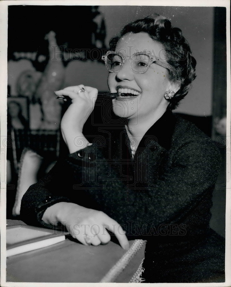 1953 Press Photo Mrs. Douglas Fairbanks sports silver flecked specs - KSB24689-Historic Images