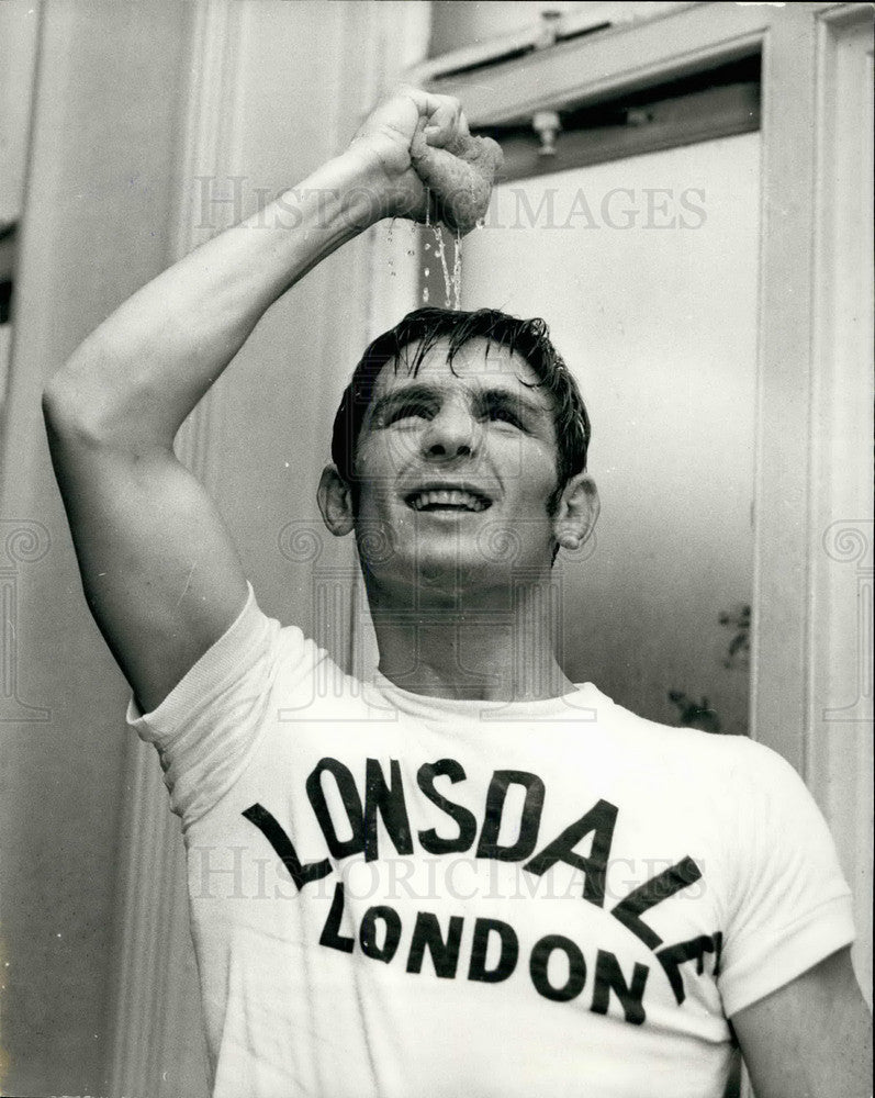 1968 Empire featherweight champion Johnny Famechow - Historic Images