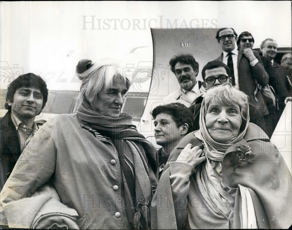 1968 Press Photo Peggy Smith and her 23-strong "Peace army" - Historic Images