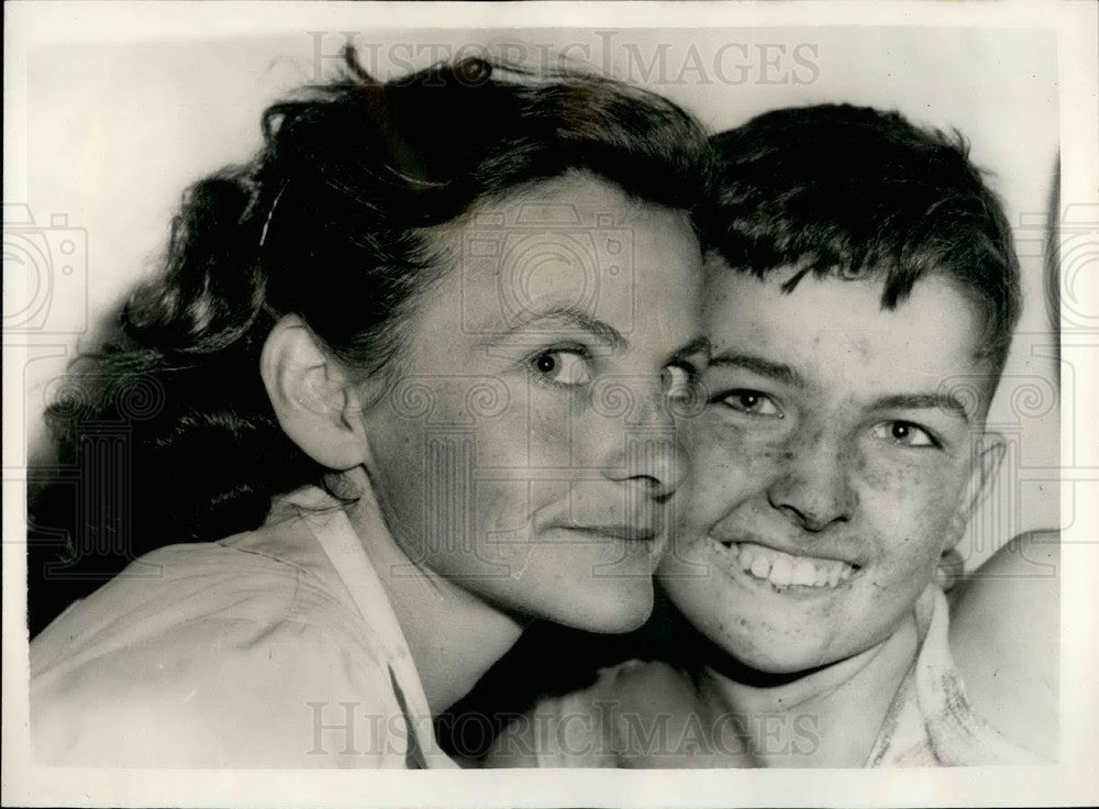 1958 Billy Kennedy ,11, and mom after his rescue  - Historic Images