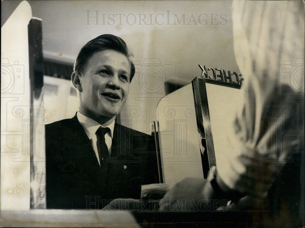 1957 Press Photo Bank Robbery Defeated & Reenacted On German TV - KSB25061-Historic Images