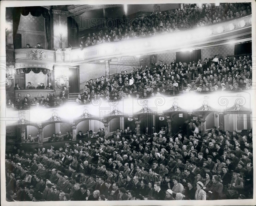 1952 Press Photo Crowds for lecture by evangilist - KSB25125 - Historic Images