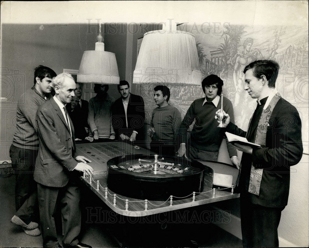 1970  Kensington's only gambling club - Historic Images