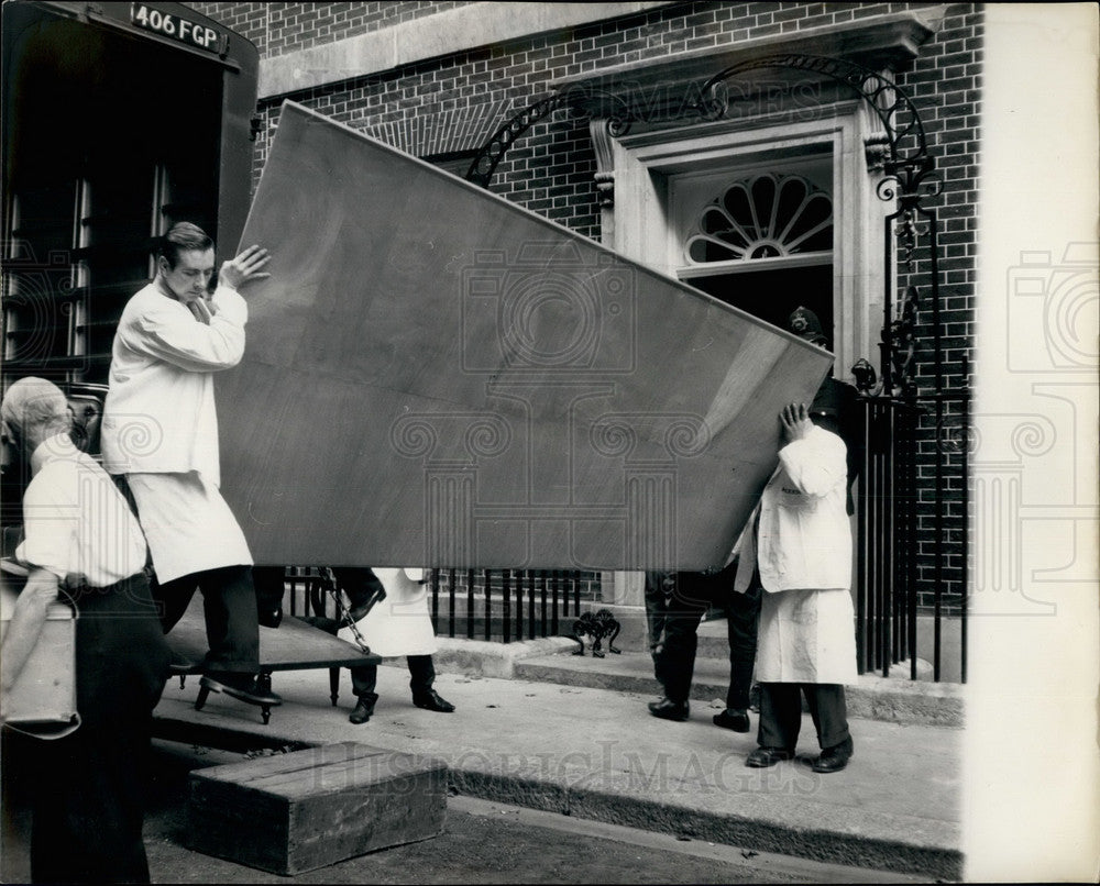 Press Photo The MacMillans are moving into Prime Minister&#39;s official residence - Historic Images