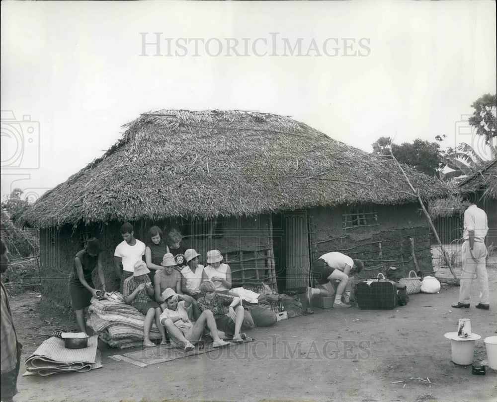 Press Photo Eleven Americans Experiment With African Living - KSB25321-Historic Images