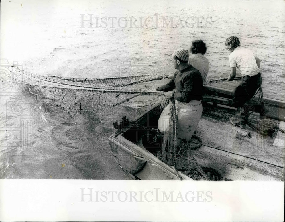  Southend Fisherman Drag Nets For Maplin - Historic Images