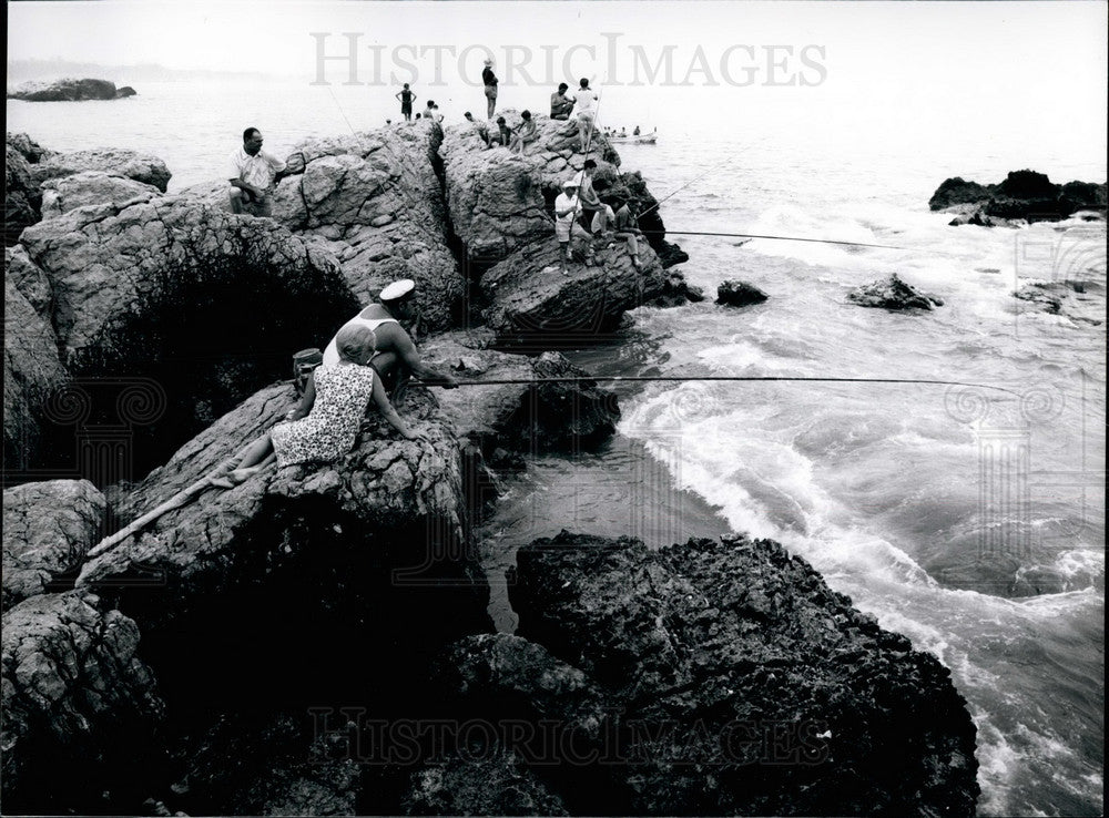 Press Photo Fishermen Rock La Secala Spanish Costa Brava - KSB25339-Historic Images