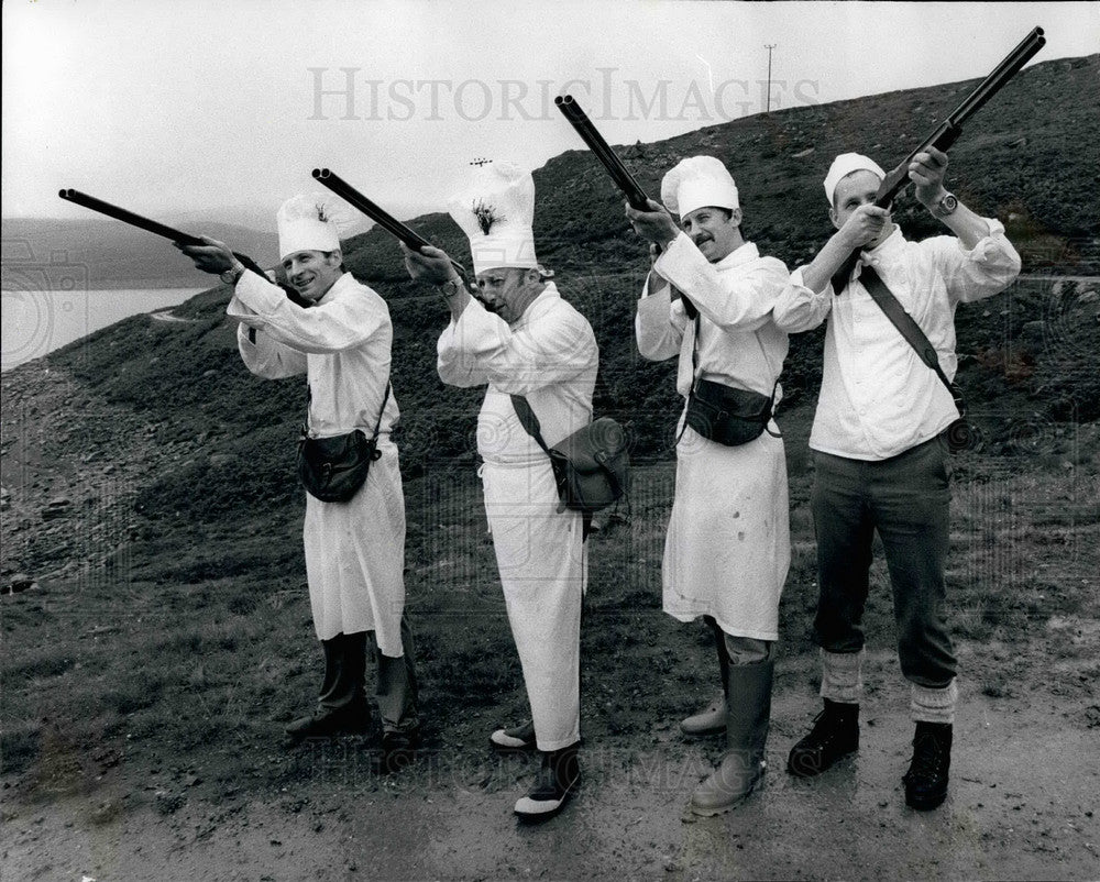 Press Photo Chefs T Colboy,B Turner,M Cotter &amp; S Cameron shooting birds - Historic Images