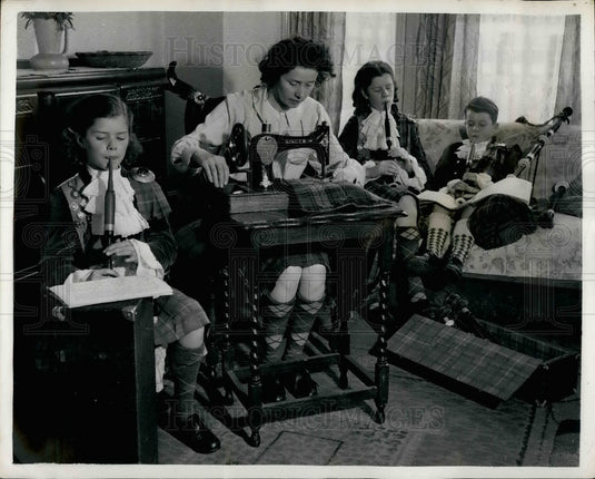 Press Photo Lochnagar School of Highland Dancing,Girl Pipers band - KSB25447-Historic Images