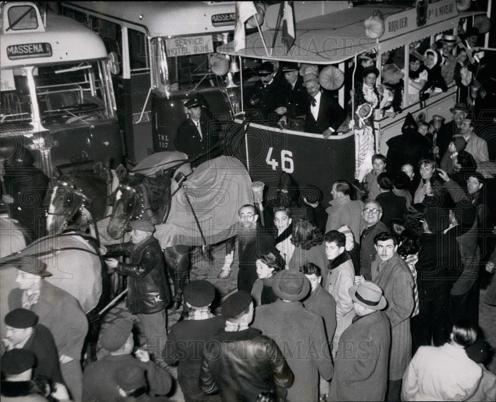 1953, Tram Travellers Old Fashioned Costumes Commodities Nice France - Historic Images