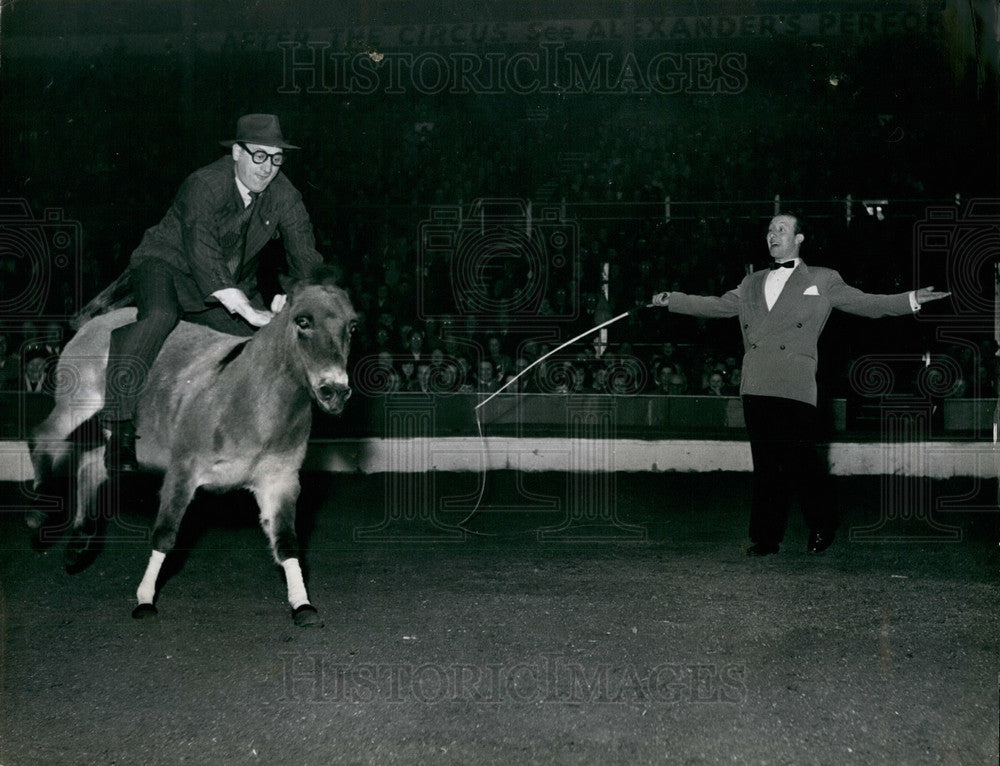 Press Photo Man riding a mule at the circus - KSB25627 - Historic Images