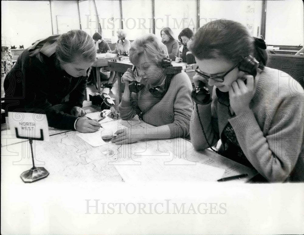 1969 Press Photo Fielden House Emergency Staff, Flu Calls - KSB25799 - Historic Images