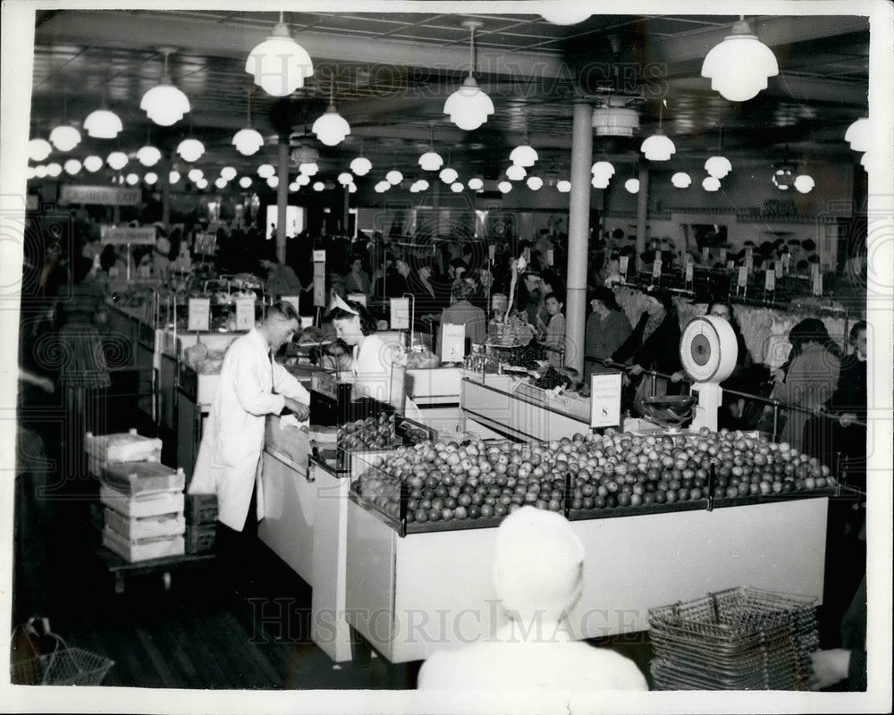  London Self Service Store Customers Shopping Produce Section - Historic Images