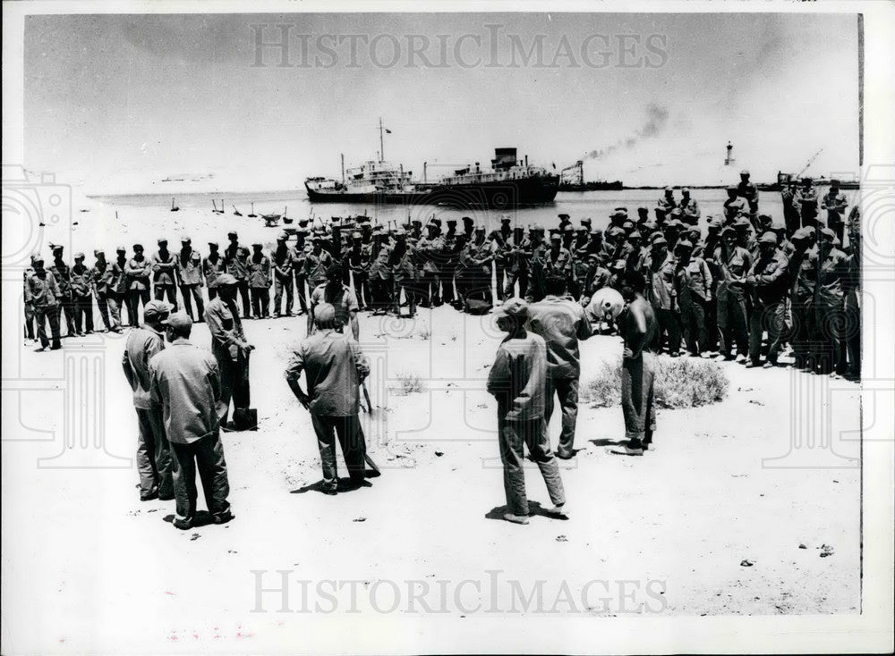 1958 Press Photo Egyptian Youth Labor Teams Ready To Widen Suez Canal - Historic Images