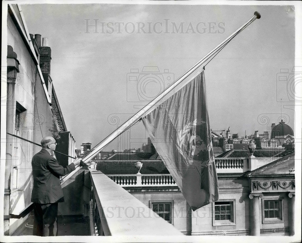 1961 Flags Fly At Half - Historic Images