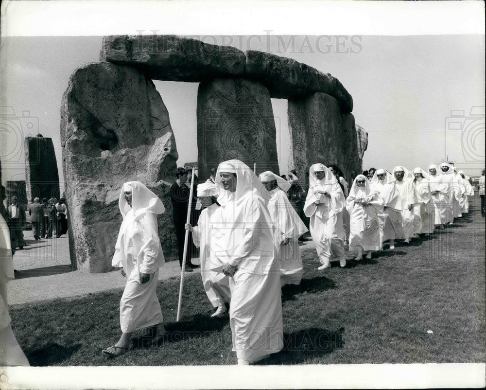 1974, Ancient Druid Order Celebrates Summer Solstice At Stonehenge - Historic Images