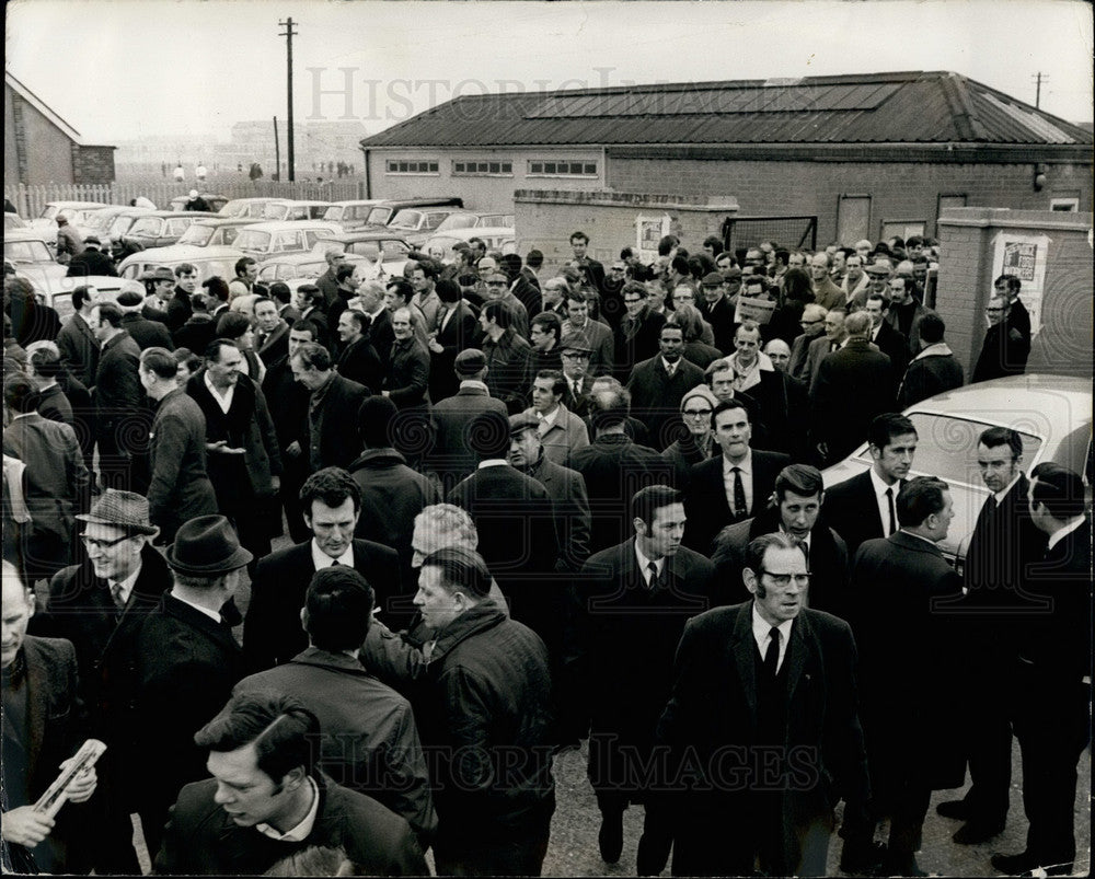 1971 Press Photo Ford strikers and Union Leaders in Germany - KSB26167-Historic Images