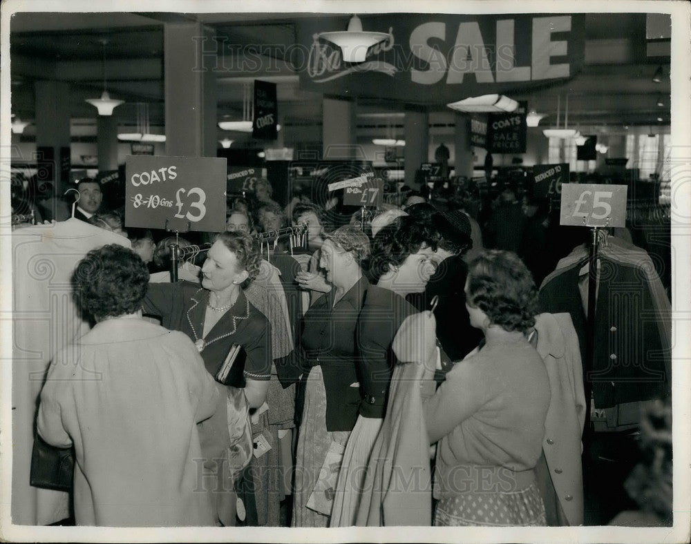 1959 Bargain hunters in the coat department  - Historic Images