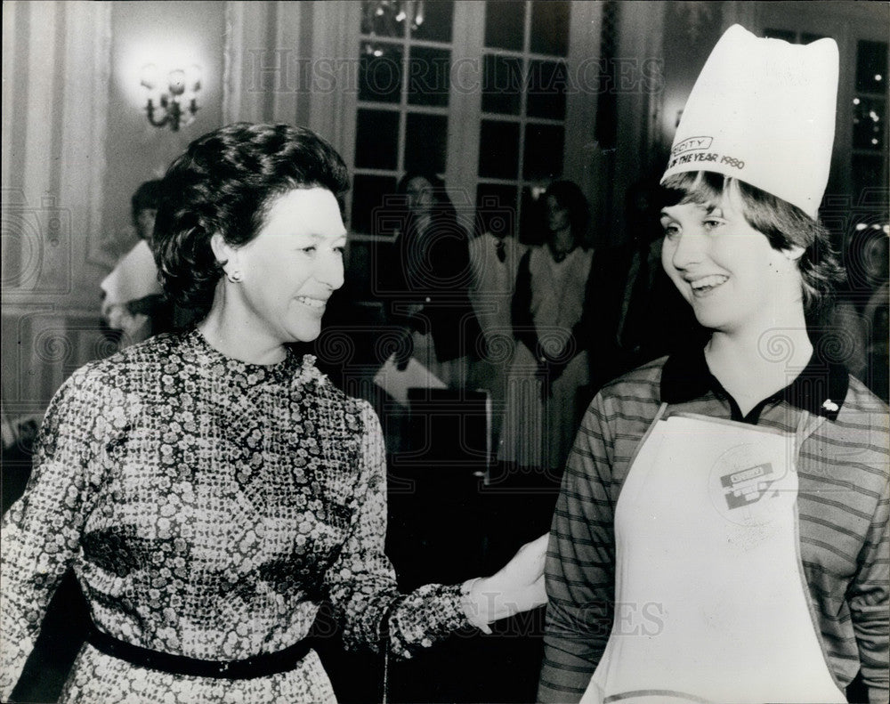 1980 Press Photo Princess Margaret &amp; Michelle Wood ,junior Cook of the Year - Historic Images