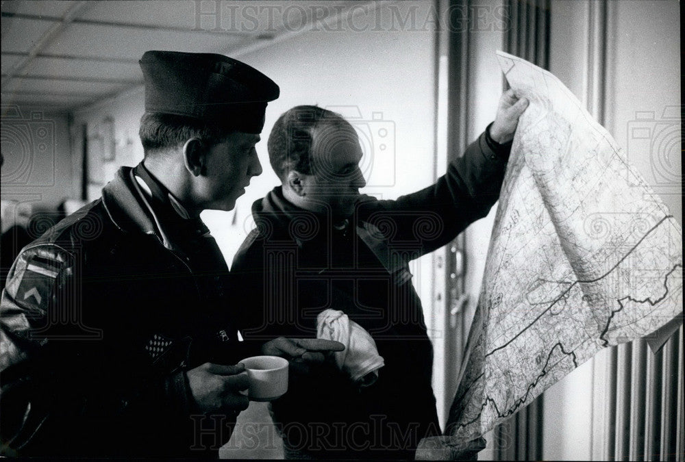 Press Photo German &amp; French NATO pilots check a map - KSB26307 - Historic Images