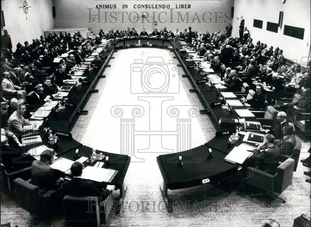 1975 Press Photo General View of NATO Conference - Historic Images