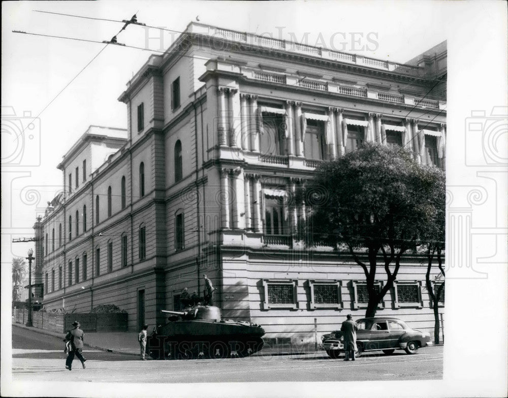1956 Press Photo Goverment House, Buenos Aires tank on guard - KSB26635 - Historic Images