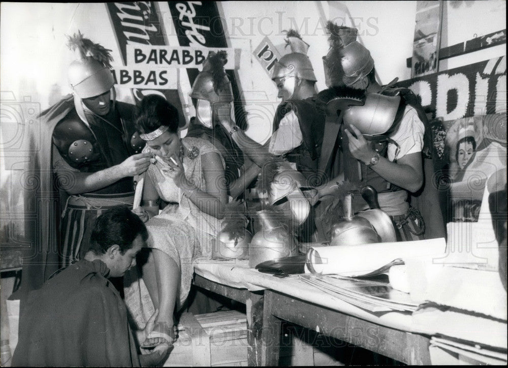 1962 Men Dressed As Roman Soldiers Opening Film Barabbas - Historic Images