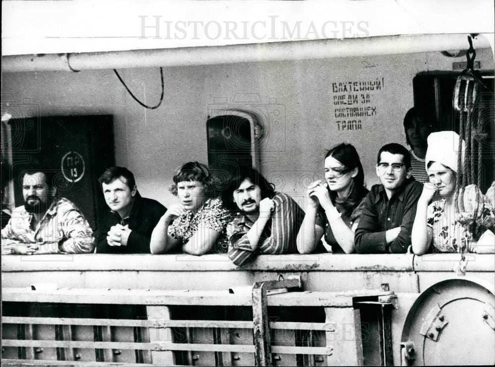 1977, Crew on Russing ship held in Argentina - KSB26787 - Historic Images