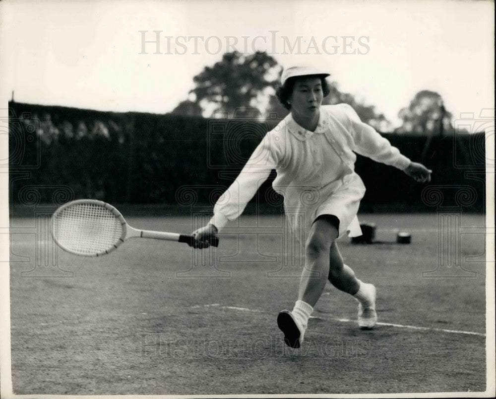 1954 Sachiko Kano Prepares For Wimbledon - Historic Images