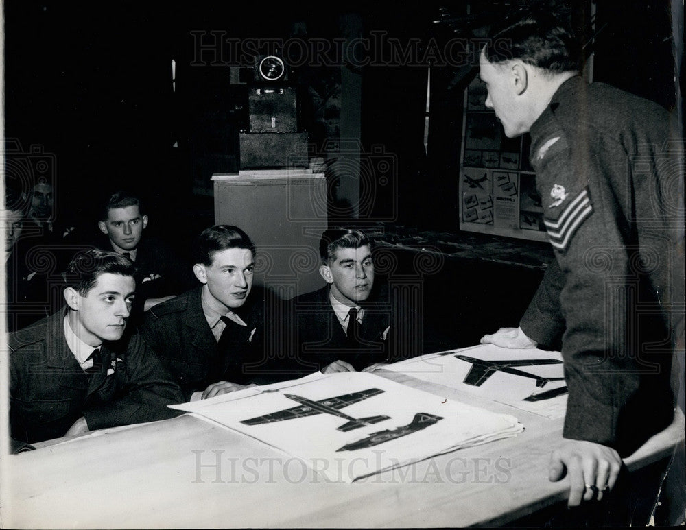 Press Photo Training crews for the Canberra - Historic Images