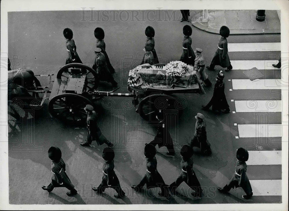 1953 Press Photo Funeral procession for Queen Mary - Historic Images