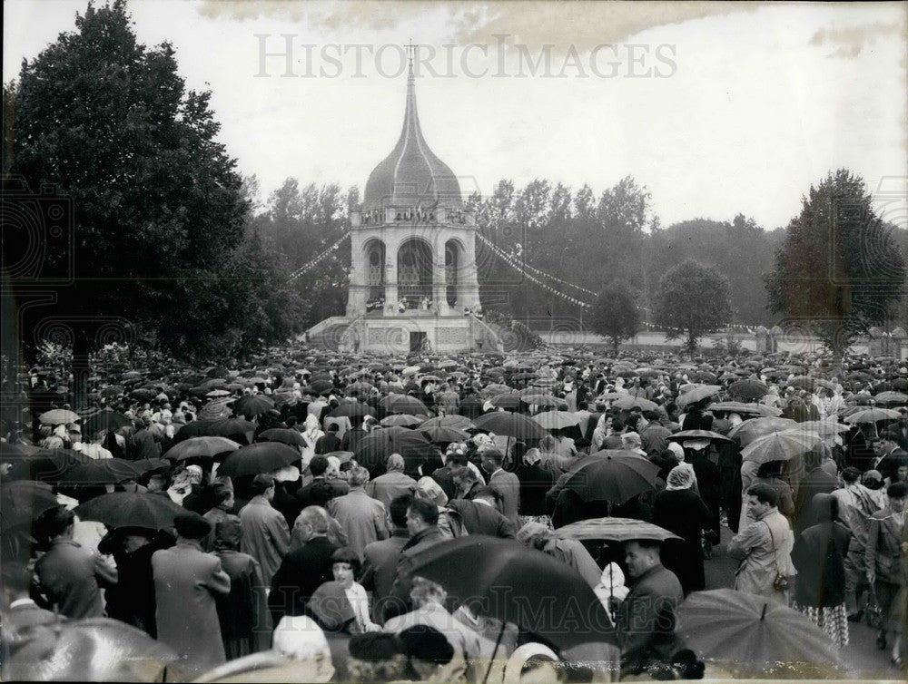 1957 Breton Pilgrims, Sainte Anne D'Auray  - Historic Images