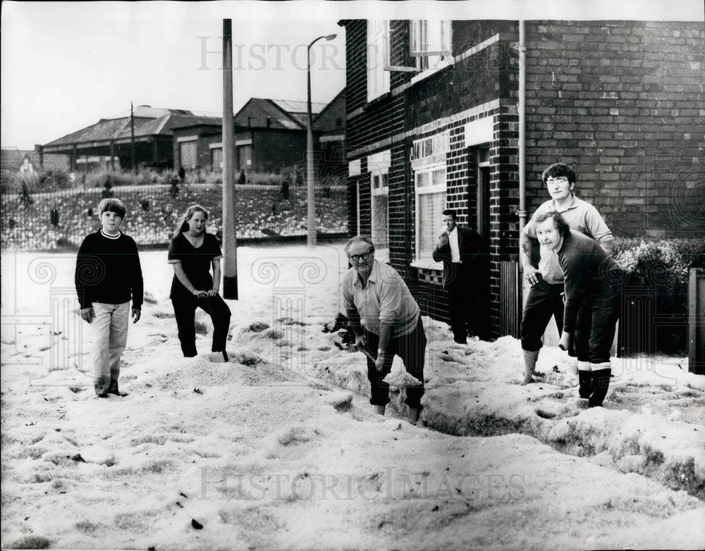 1972 Nottingham,hailstones up to  feet deep - Historic Images