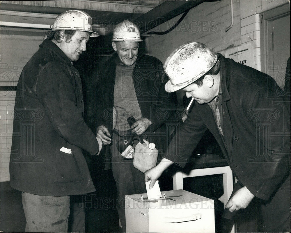 1974 Miners, Snowdown Colliery, Kent  - Historic Images