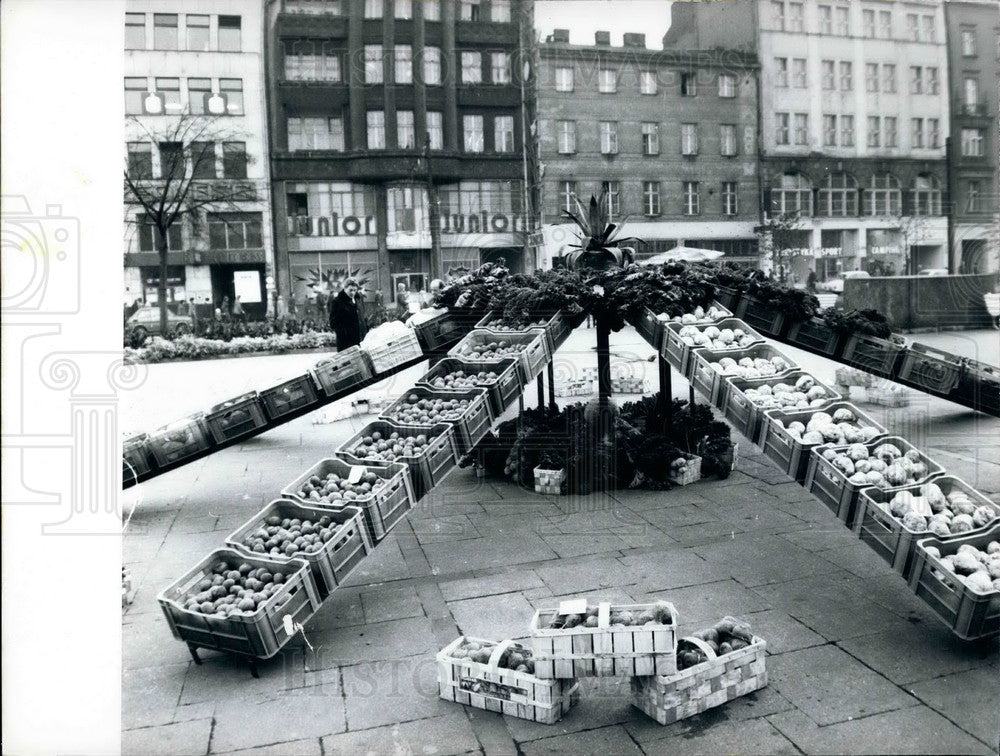 Press Photo Eat More Fruits & Vegetables - KSB27401 - Historic Images