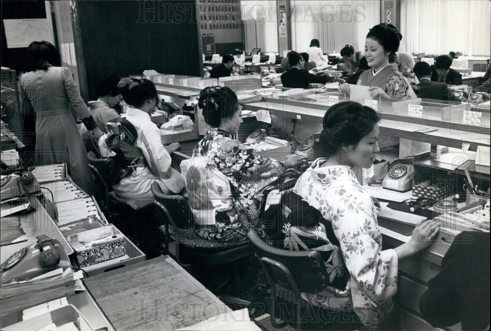 Press Photo Japanese Office Girls Wear Kimonos Tokyo Stock Company Office - Historic Images