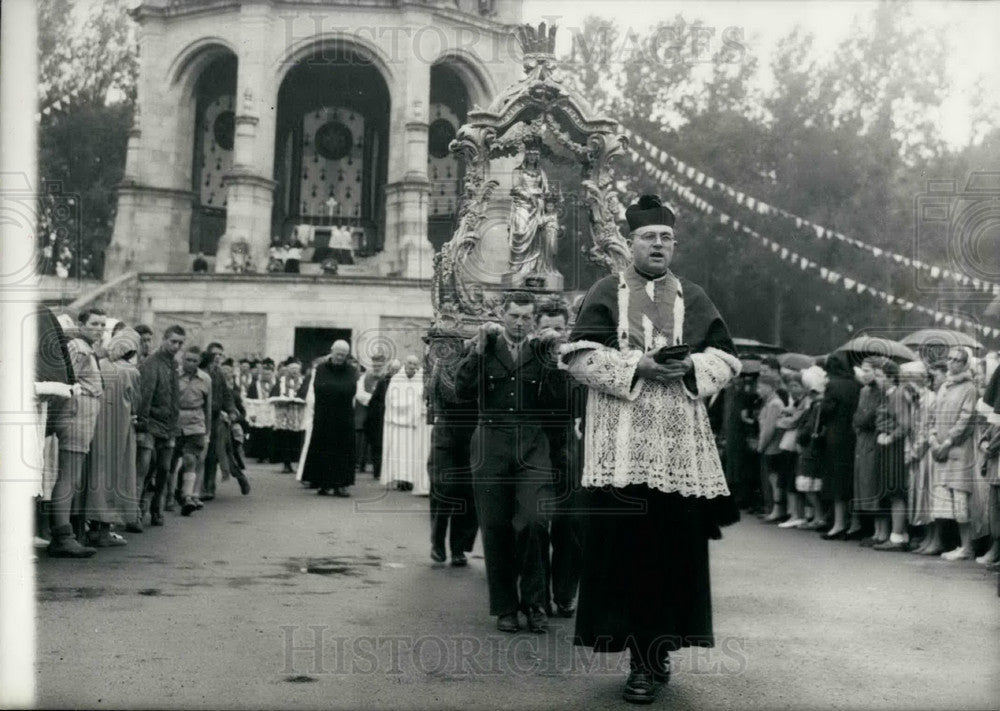 1957 Breton Pilgrims At Annual Ceremony-Historic Images