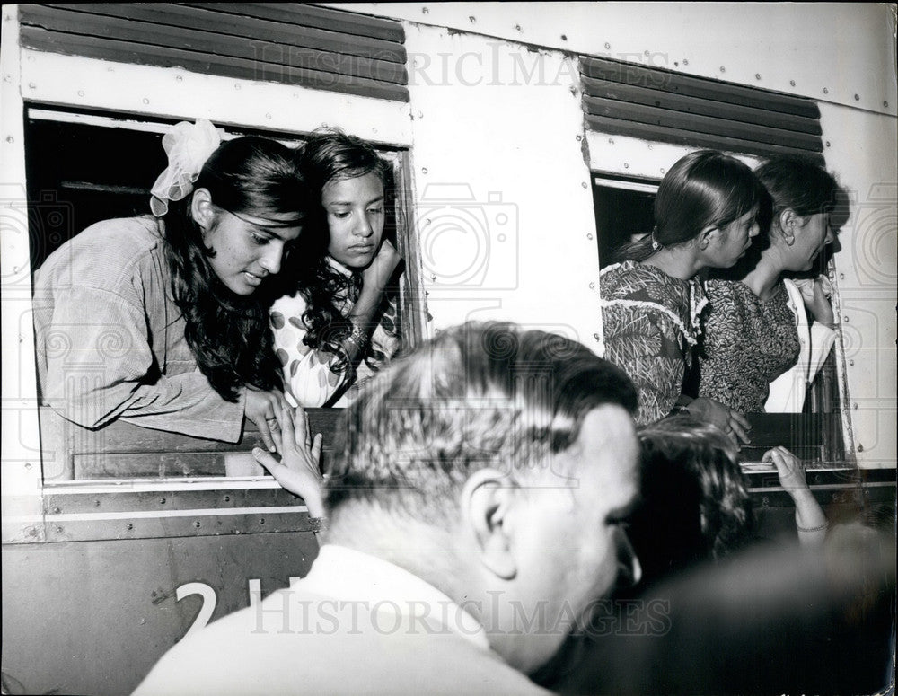 1972, Girls Who Were Abducted By Ugandan Soldiers Kept Army Barracks - Historic Images