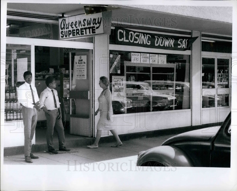 Press Photo Asian Shopkeepers Shops Supermarkets Nairobi Main Street Closing-Historic Images