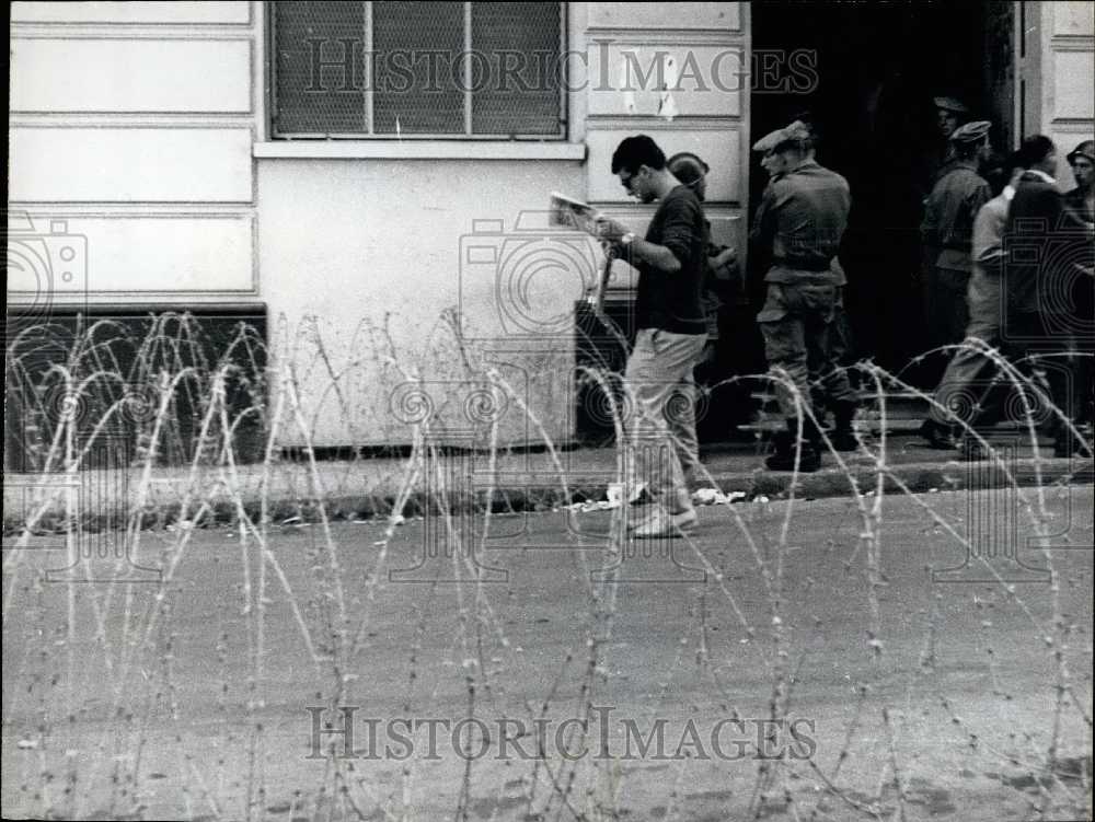 1962 Barbed Wire on Oran Streets. - Historic Images