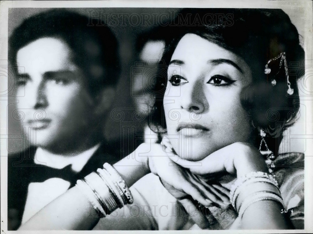 Press Photo Shashi Kapoor & Madhur Jaffery in aplay - Historic Images