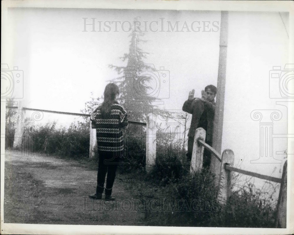 Press Photo Shashi Kapoor &Felicity Kendall in a film - KSB27701-Historic Images