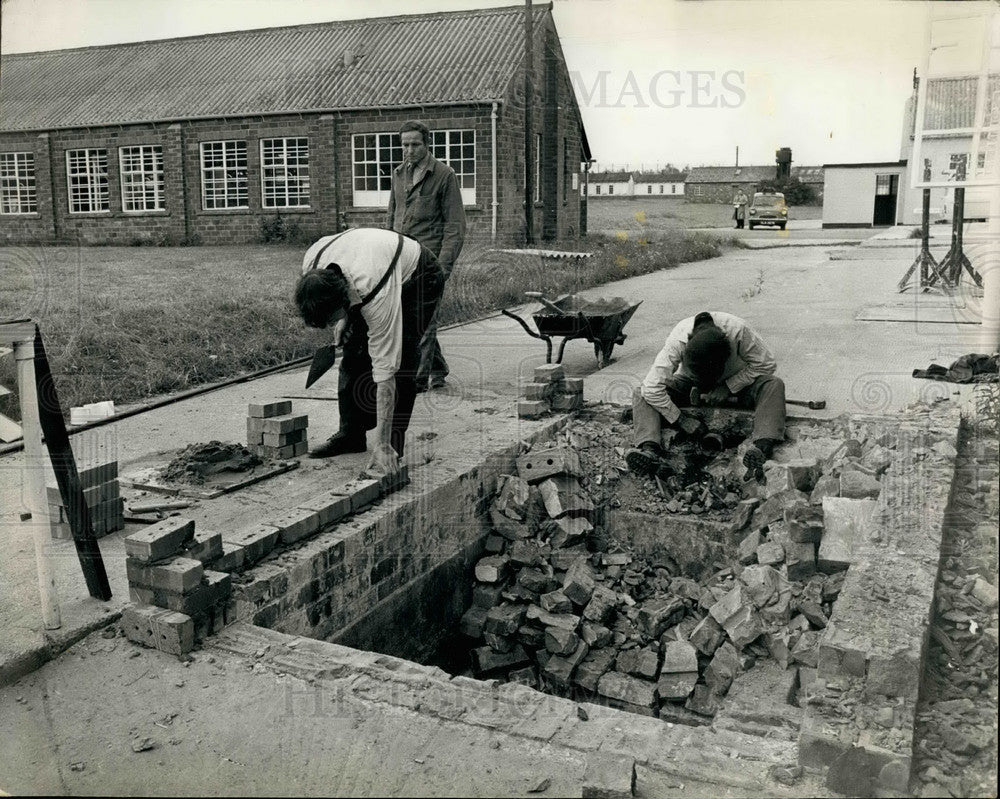 1971 Press Photo Midland Prisoners help to build new Ranby Prison - Historic Images