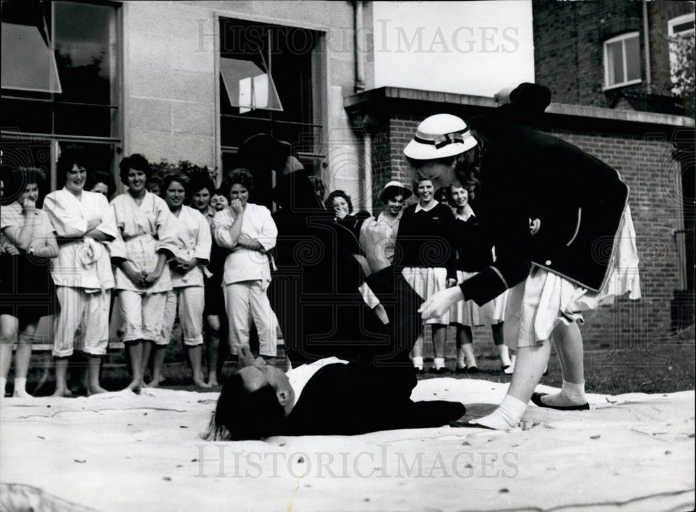 Press Photo Self defense class for girls - KSB27789 - Historic Images