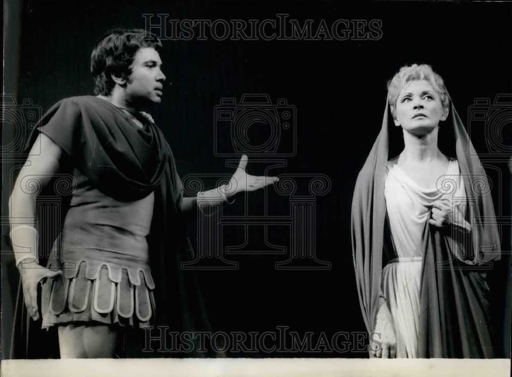 1968 Press Photo Denis Noel as Andromaque &amp; Georges Aminel as Pyrrhus-Historic Images