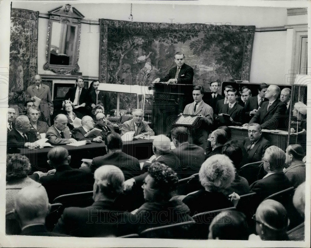 1961 Press Photo Medieval works of art &amp; Jewellery auctioned at Christie&#39;s-Historic Images